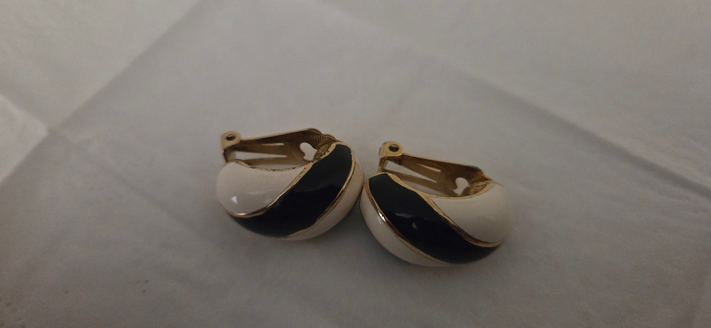 Grossé Earrings ( Clips D'oreilles) Circa 1960