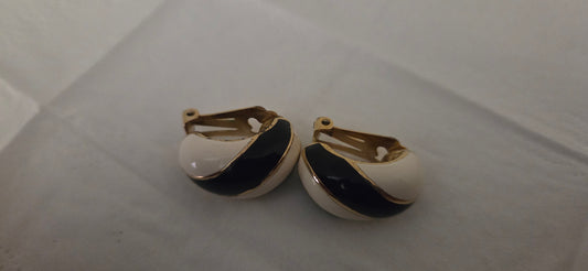 Grossé Earrings ( Clips D'oreilles) Circa 1960