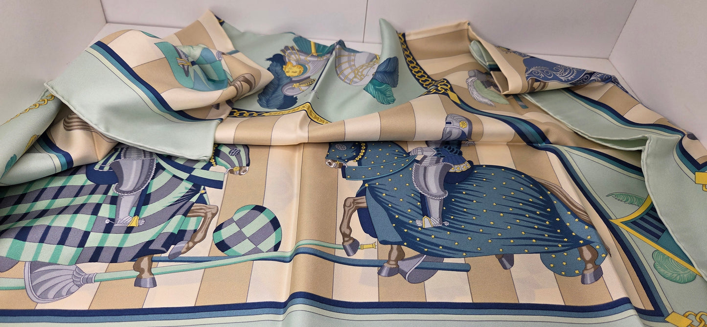 Carré Hermès intitulé Chocs en Plumes