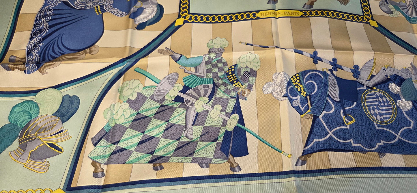 Carré Hermès intitulé Chocs en Plumes