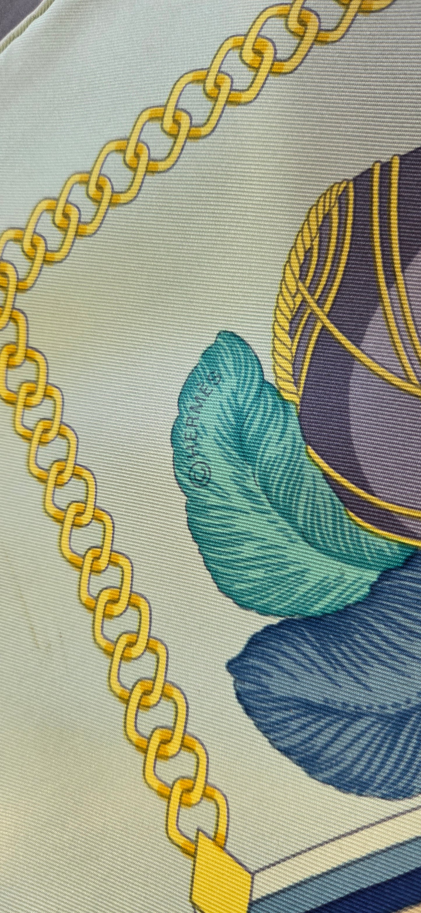 Carré Hermès intitulé Chocs en Plumes