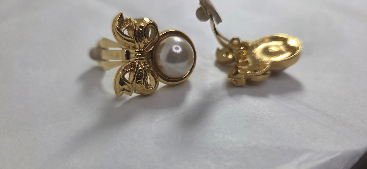 Nina Ricci Vintage Excellent Clips Earrings