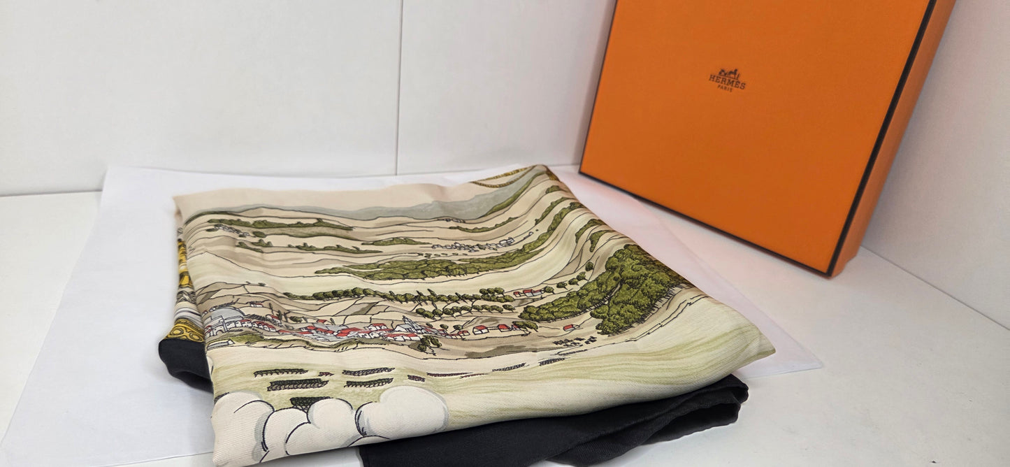 Carré Hermès en twill de soie intitulé "Les Armées en Campagne "