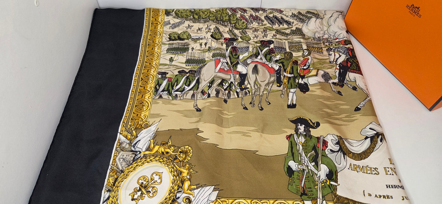 Carré Hermès en twill de soie intitulé "Les Armées en Campagne "