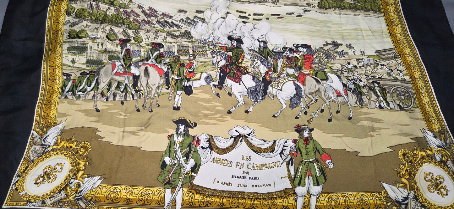 Carré Hermès en twill de soie intitulé "Les Armées en Campagne "