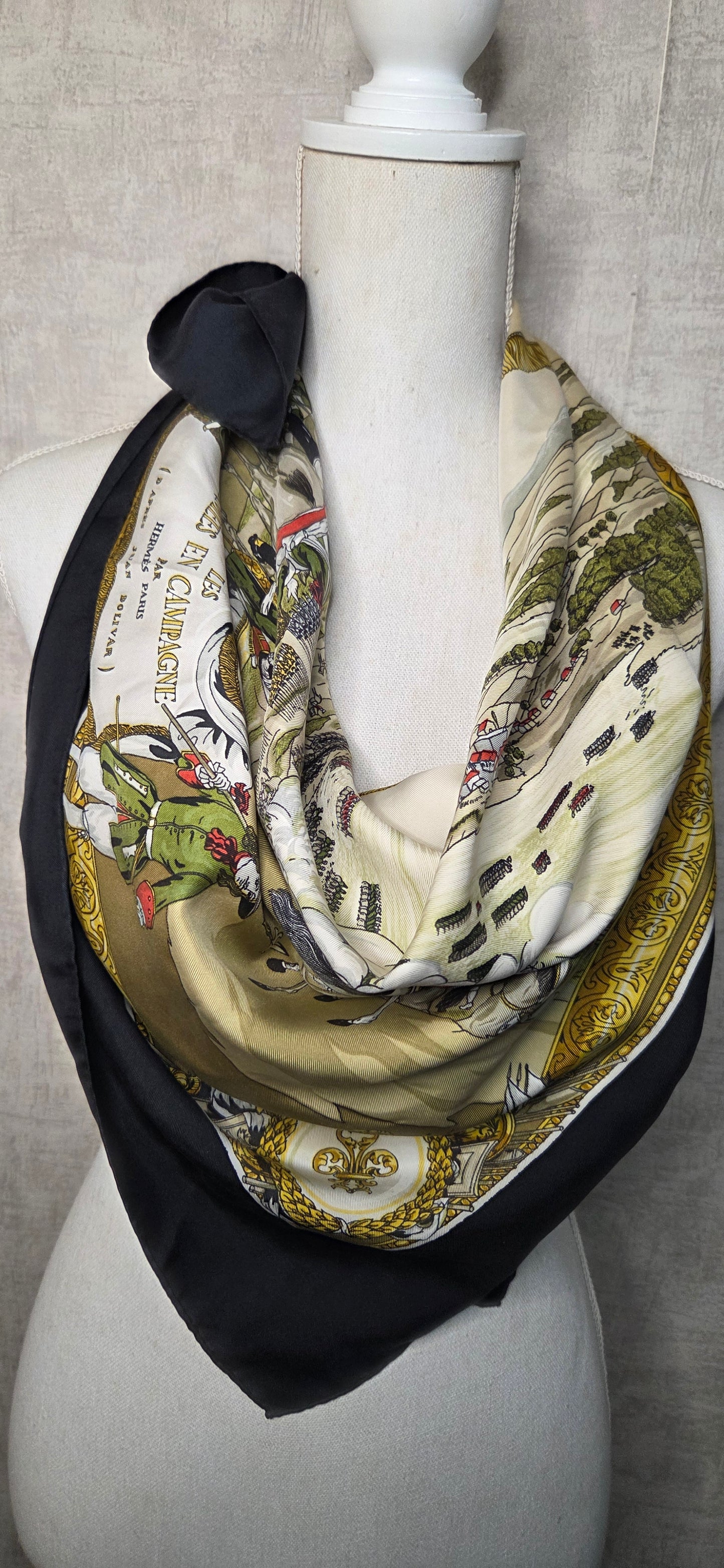 Carré Hermès en twill de soie intitulé "Les Armées en Campagne "