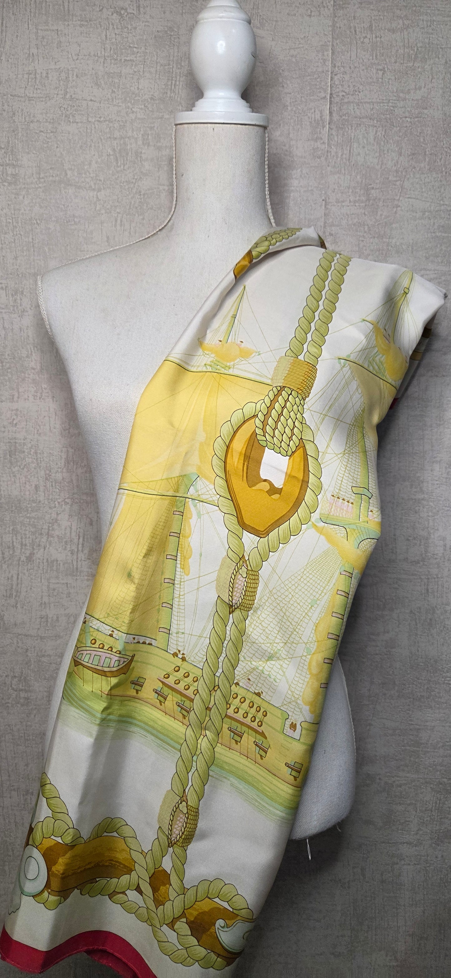 Carré Hermès en twill de soie intitulé "Tribord "