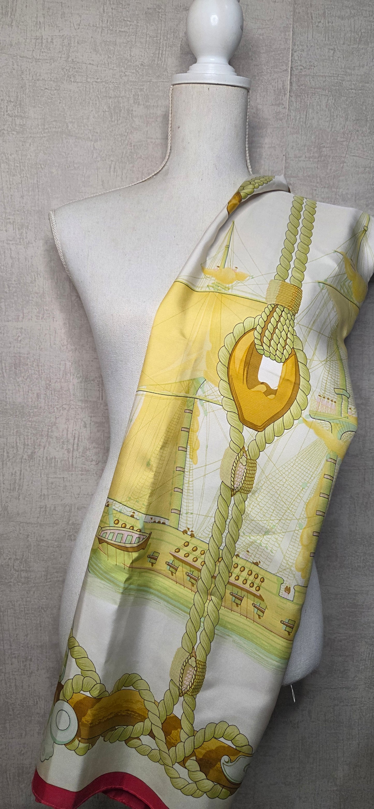 Carré Hermès en twill de soie intitulé "Tribord "