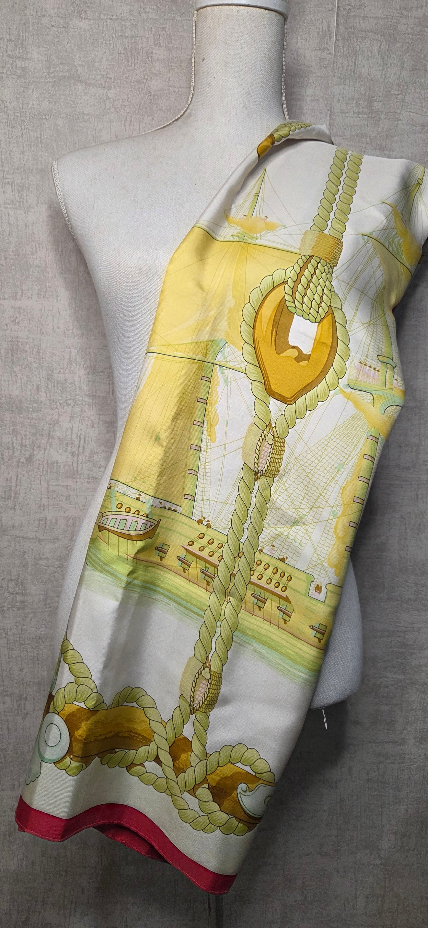 Carré Hermès en twill de soie intitulé "Tribord "