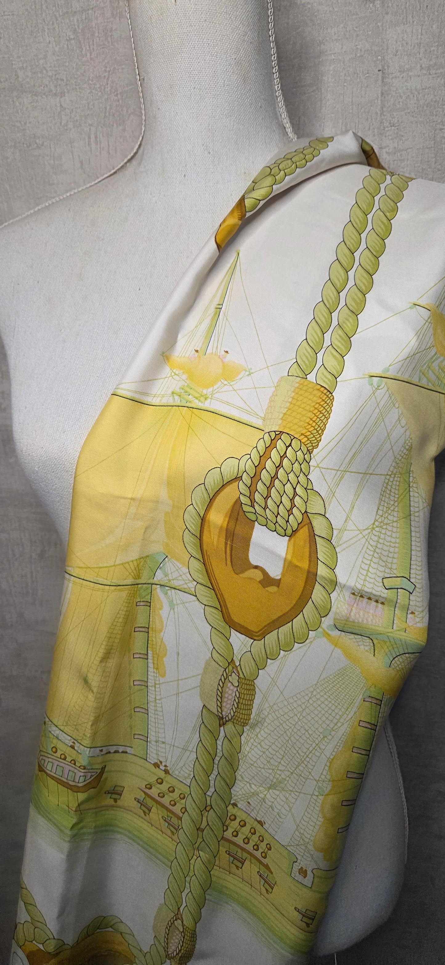 Carré Hermès en twill de soie intitulé "Tribord "