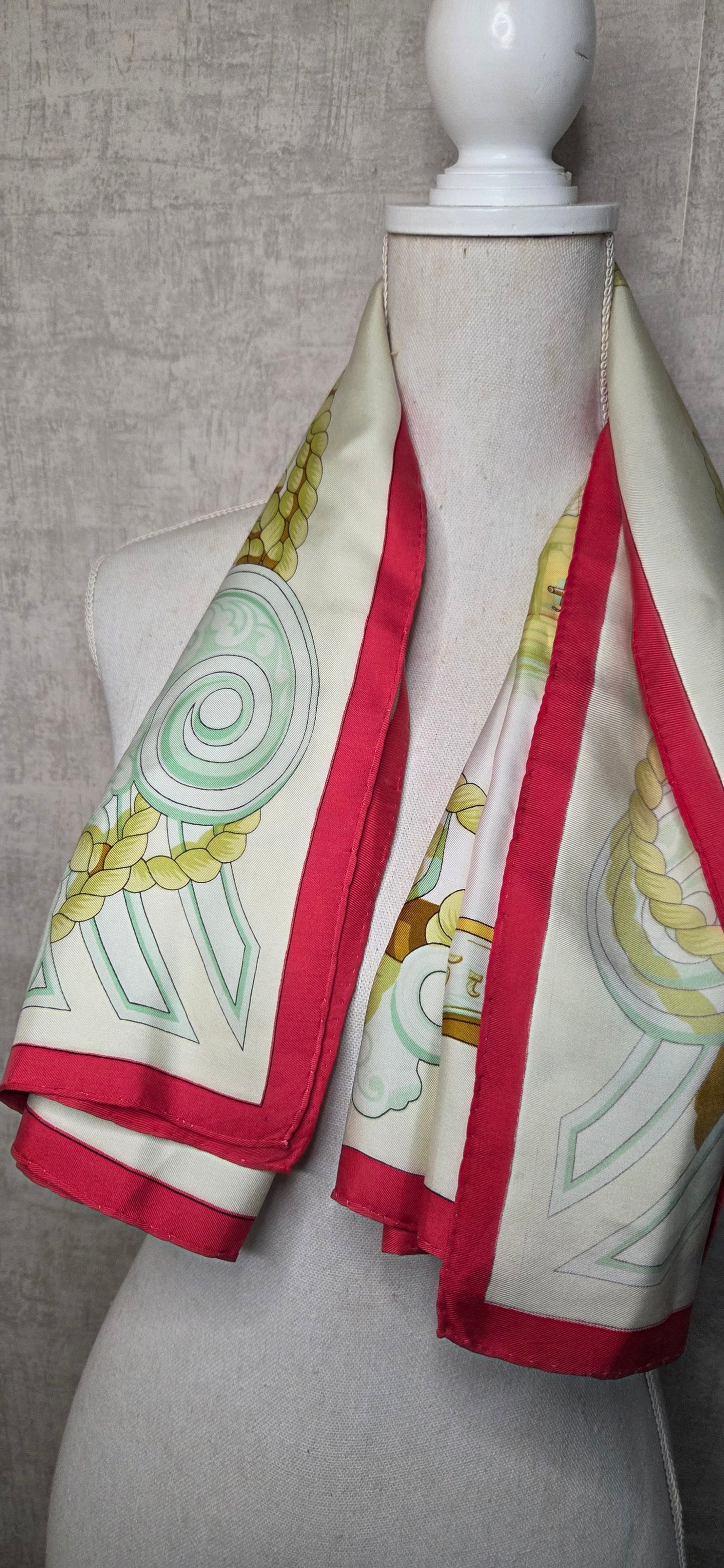 Carré Hermès en twill de soie intitulé "Tribord "