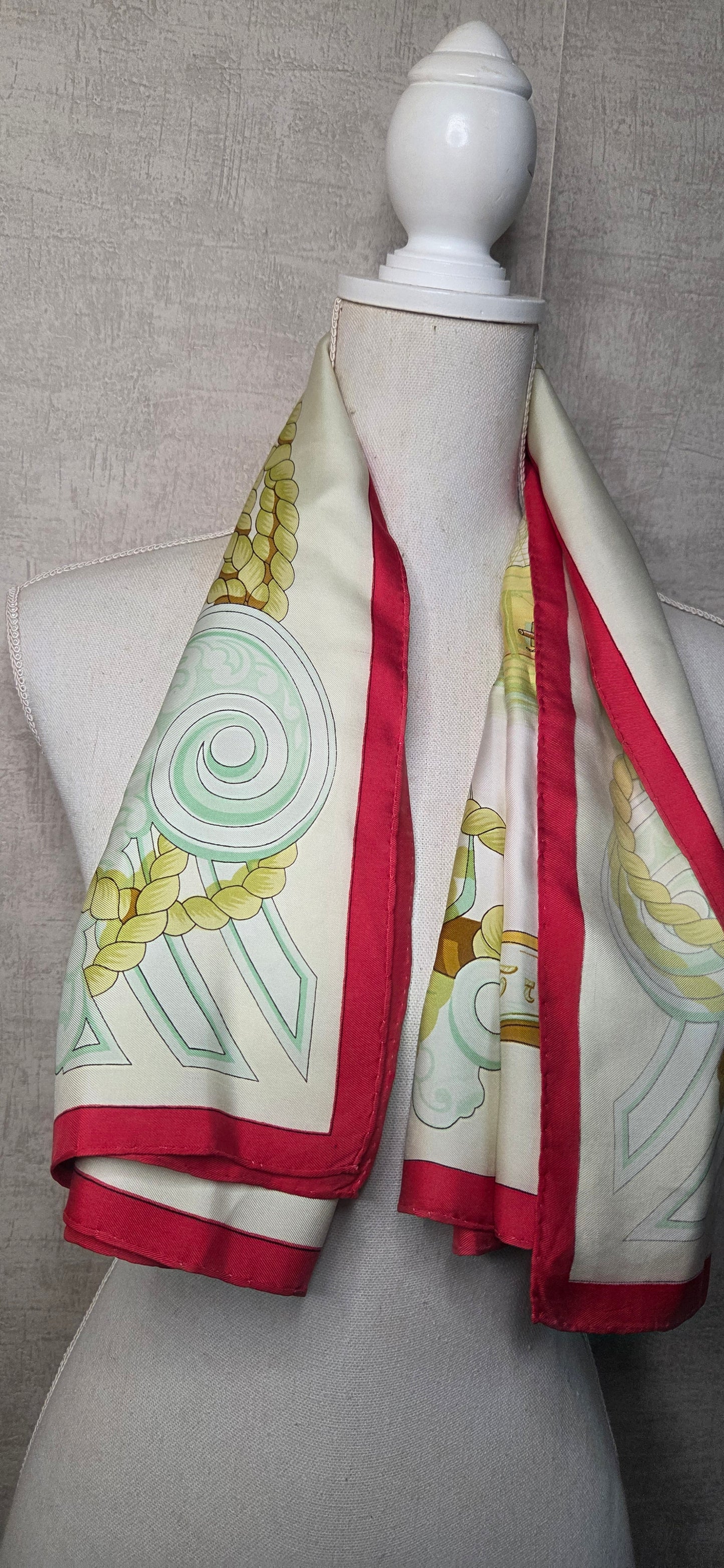 Carré Hermès en twill de soie intitulé "Tribord "