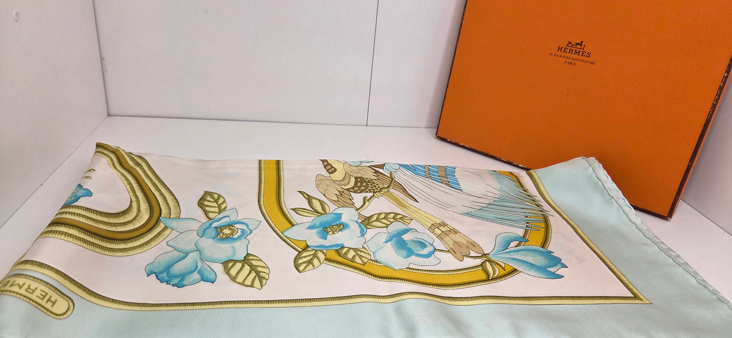 Carré Hermès en twill de soie intitulé "Caraïbes "