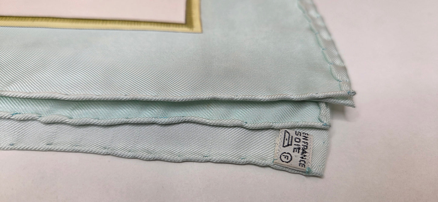 Carré Hermès en twill de soie intitulé "Caraïbes "