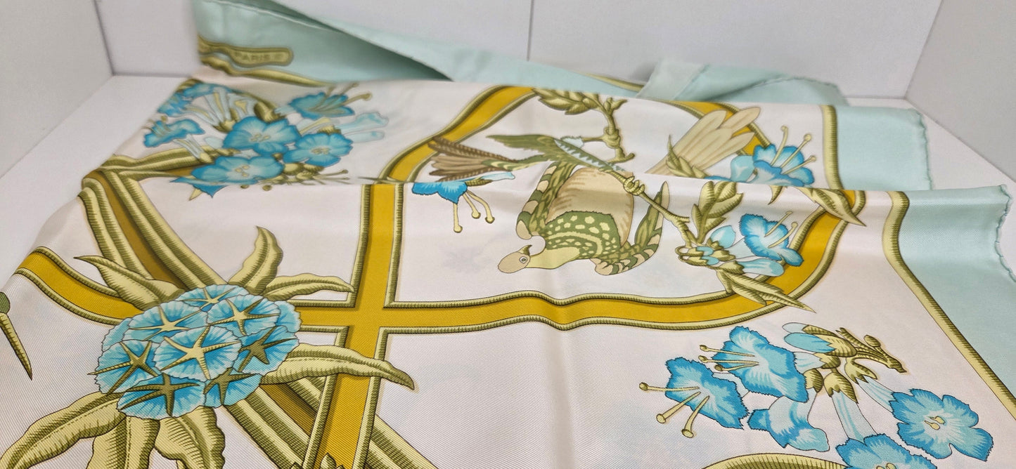 Carré Hermès en twill de soie intitulé "Caraïbes "