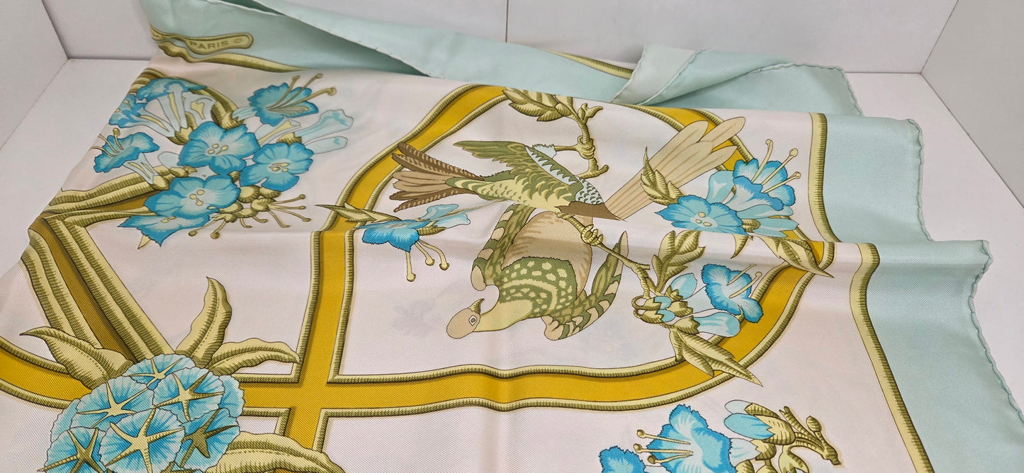 Carré Hermès en twill de soie intitulé "Caraïbes "