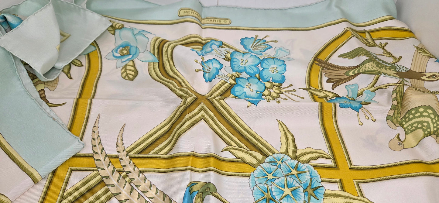 Carré Hermès en twill de soie intitulé "Caraïbes "