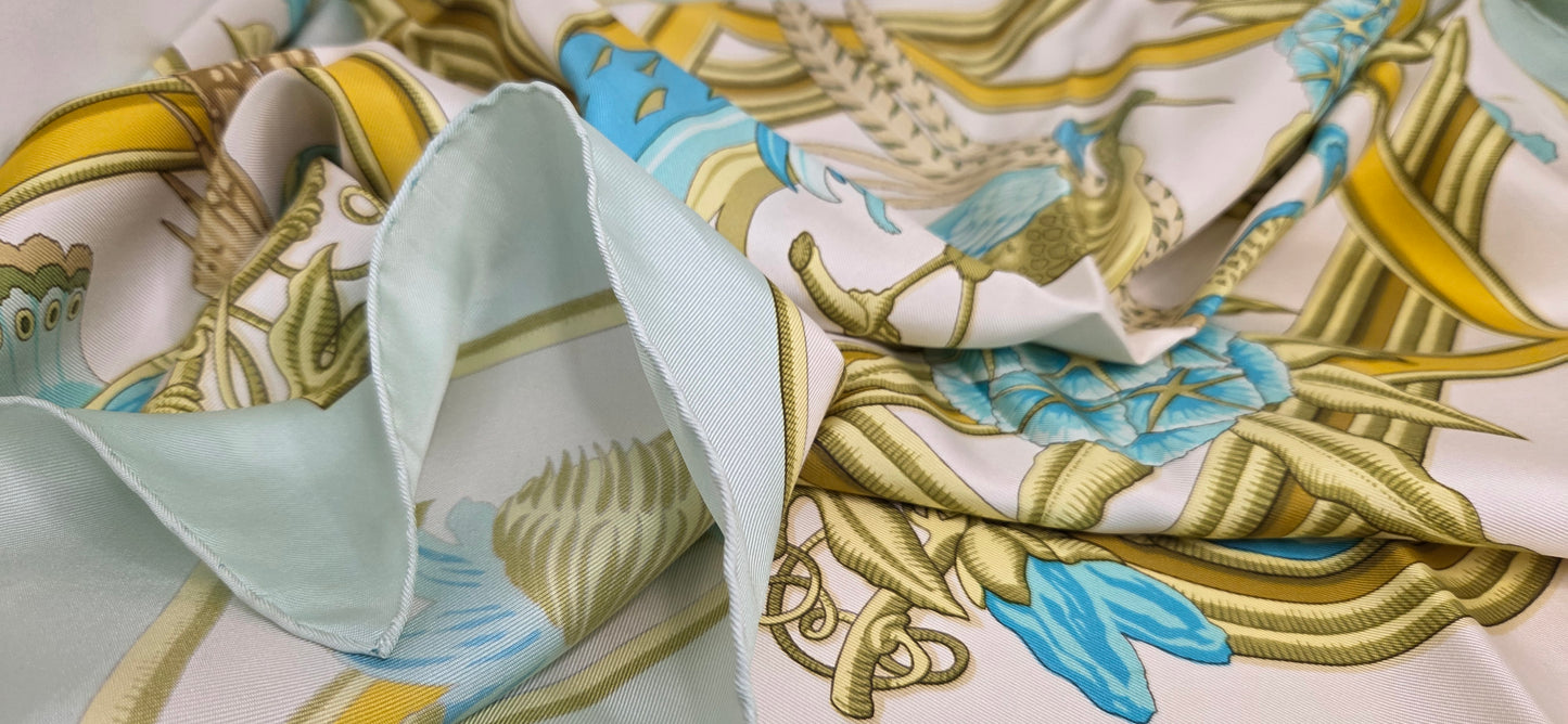 Carré Hermès en twill de soie intitulé "Caraïbes "