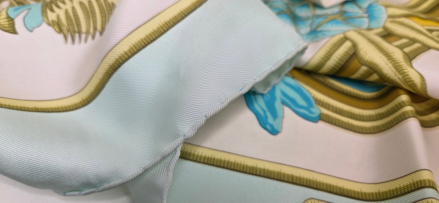 Carré Hermès en twill de soie intitulé "Caraïbes "