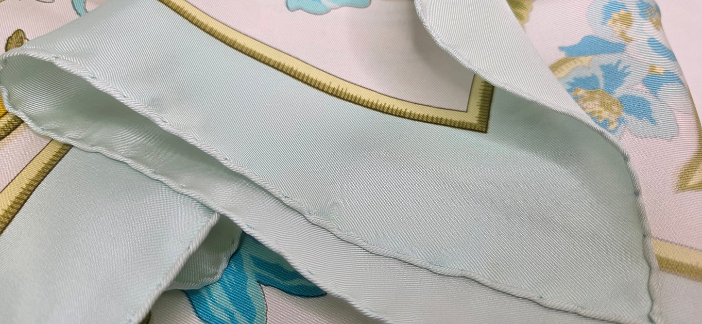 Carré Hermès en twill de soie intitulé "Caraïbes "