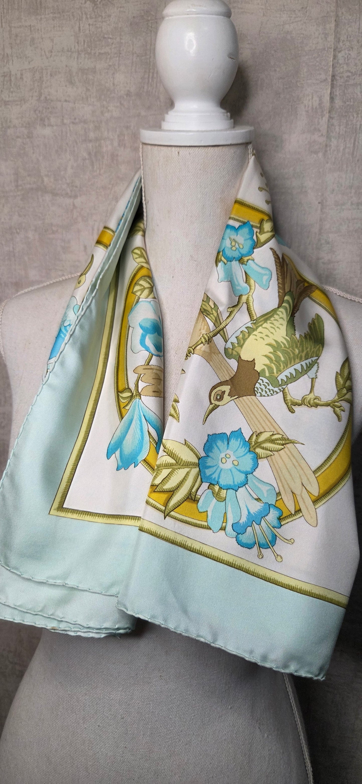 Carré Hermès en twill de soie intitulé "Caraïbes "