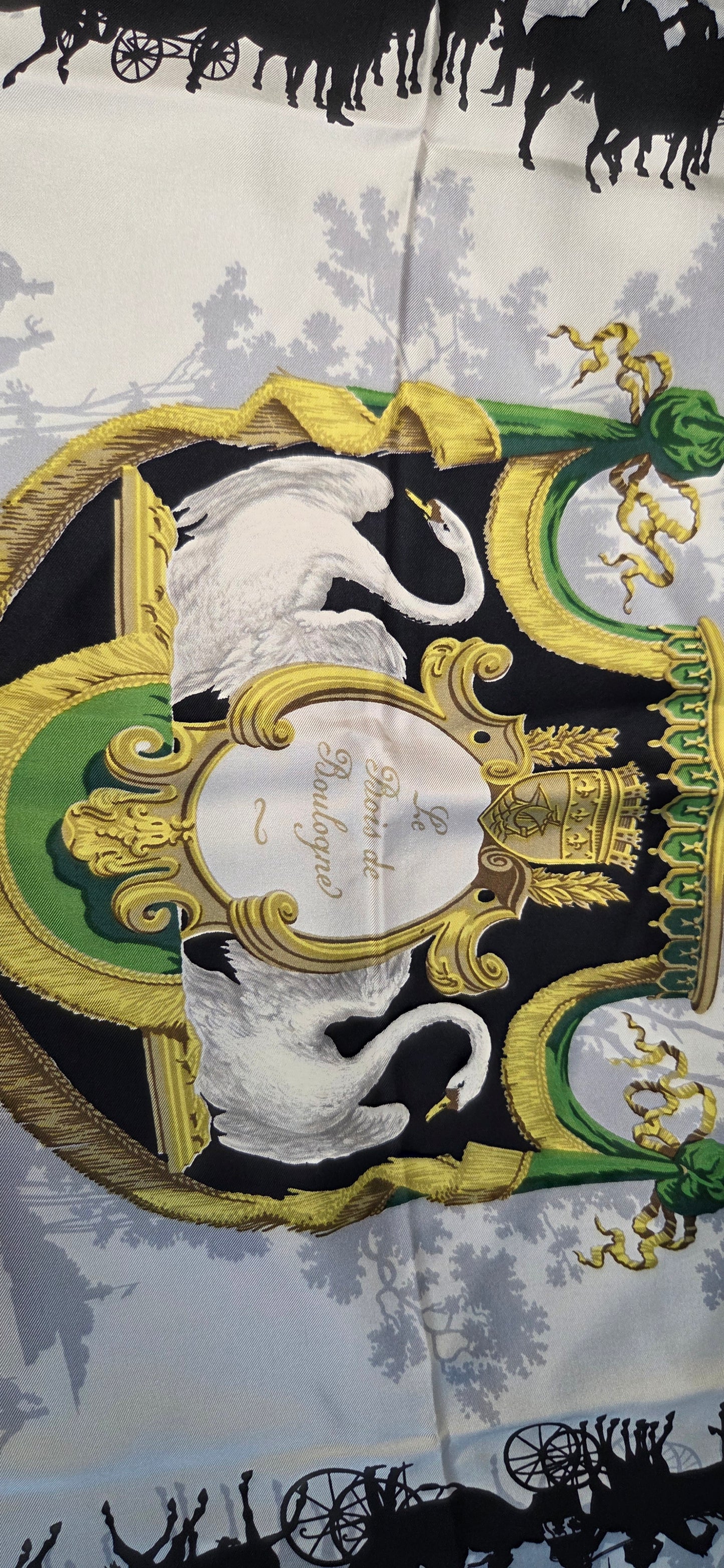 Carré Hermès en twill de soie intitulé "Les Bois De BOULOGNE "