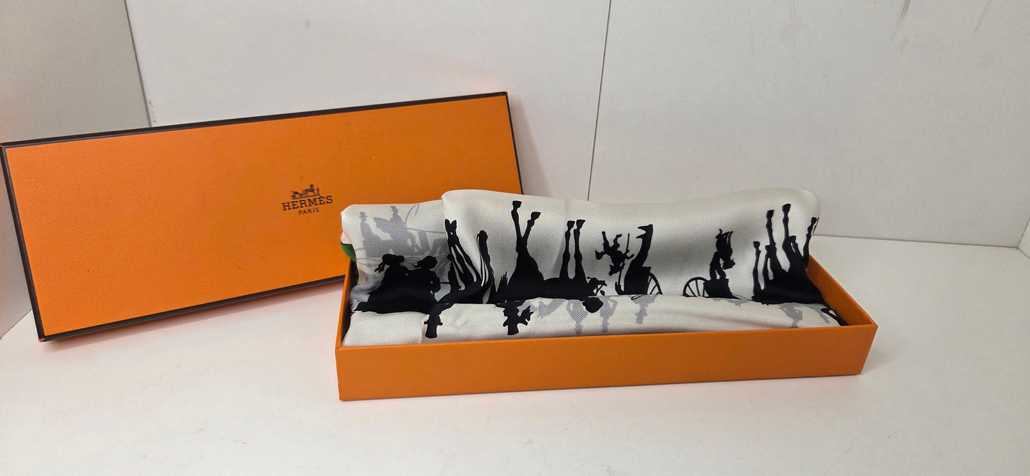 Carré Hermès en twill de soie intitulé "Les Bois De BOULOGNE "