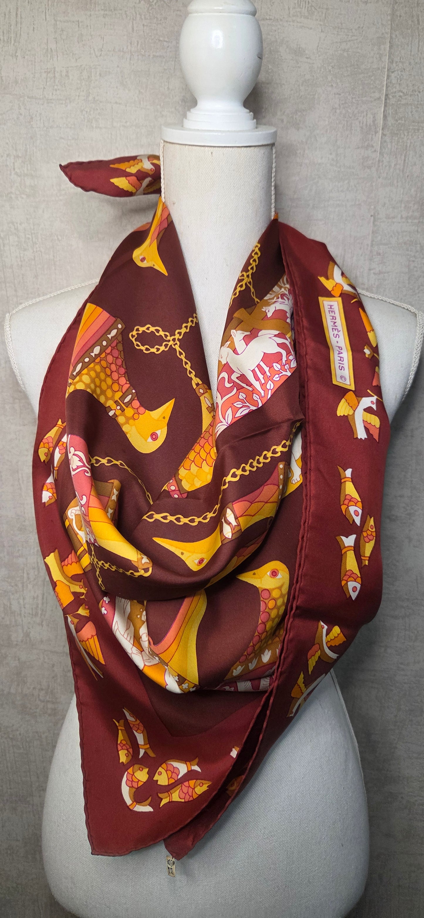Carré Hermès en twill de soie intitulé "Ritote"