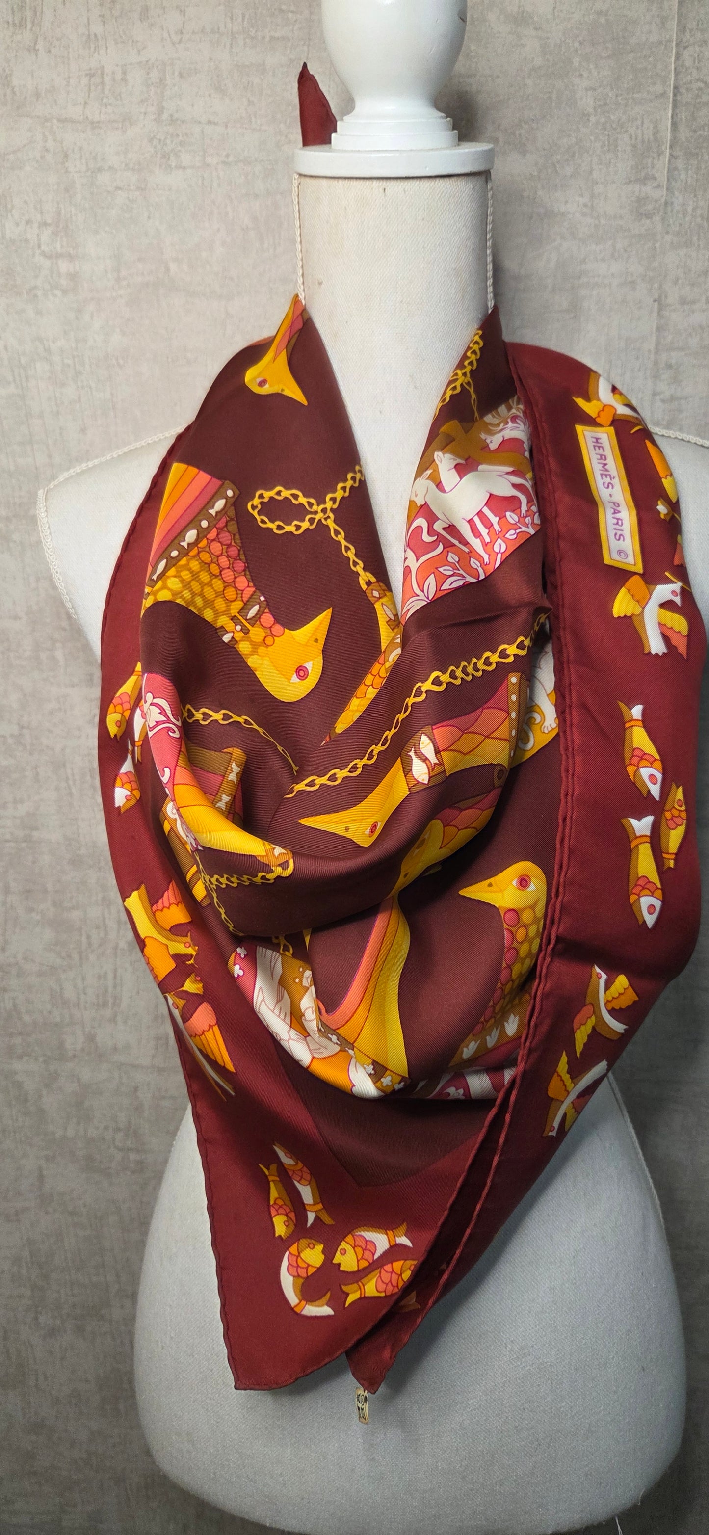 Carré Hermès en twill de soie intitulé "Ritote"