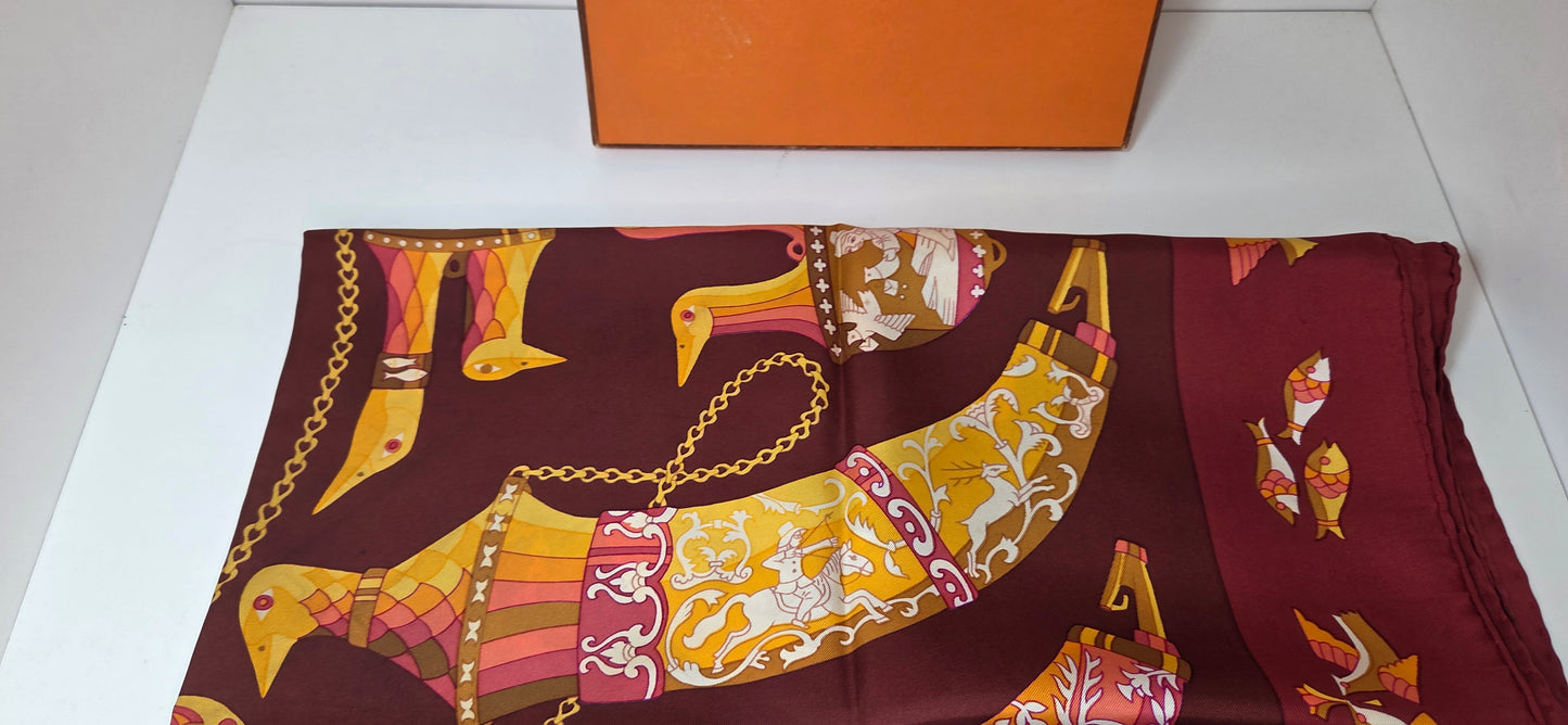 Carré Hermès en twill de soie intitulé "Ritote"