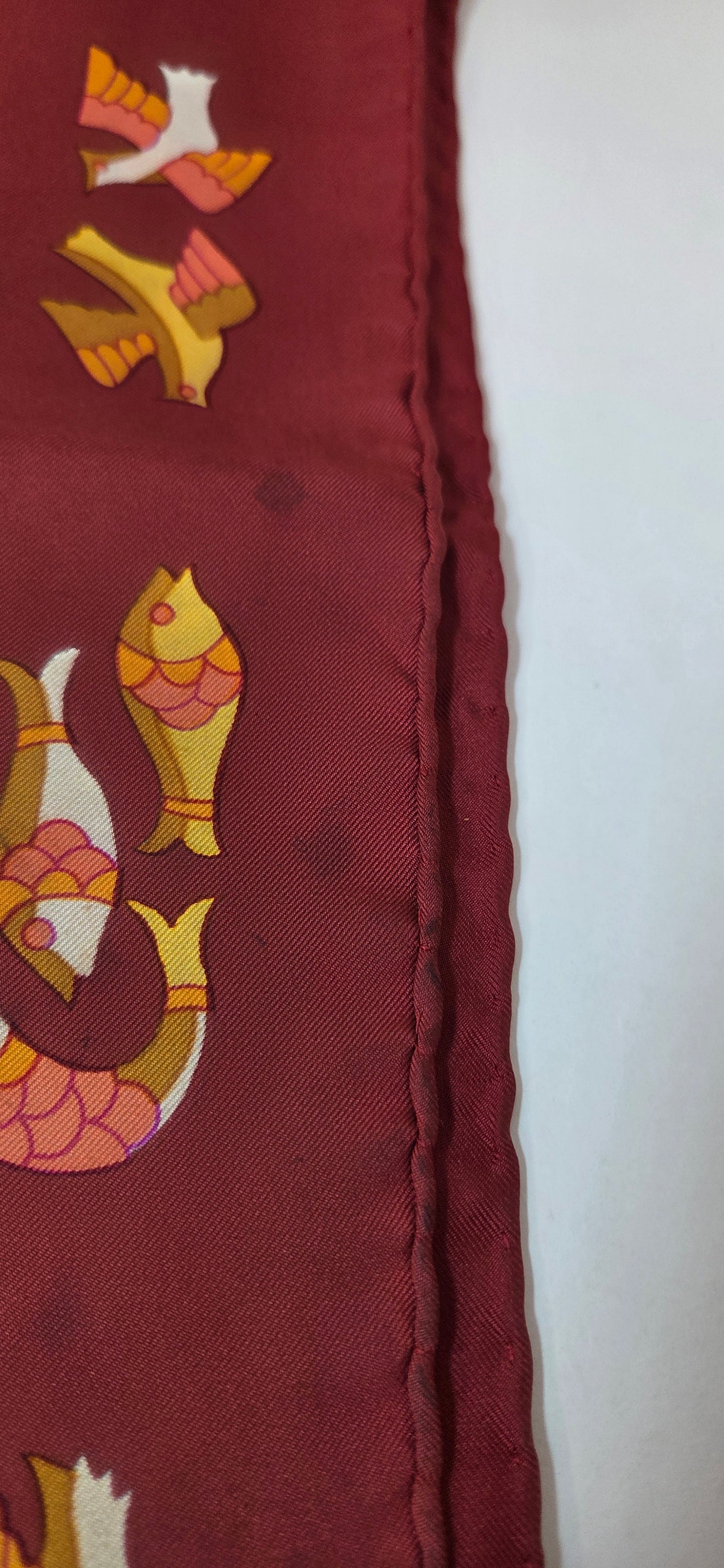 Carré Hermès en twill de soie intitulé "Ritote"