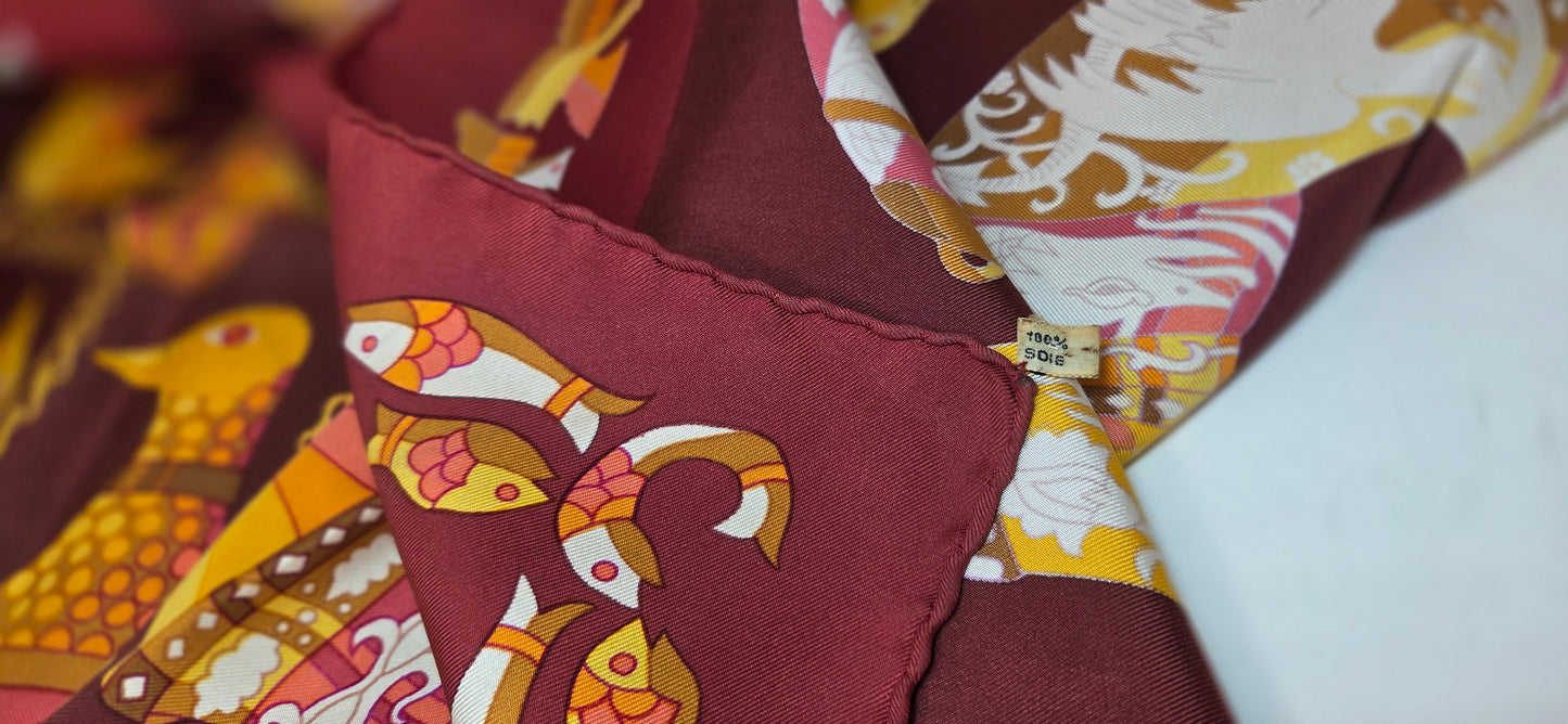 Carré Hermès en twill de soie intitulé "Ritote"