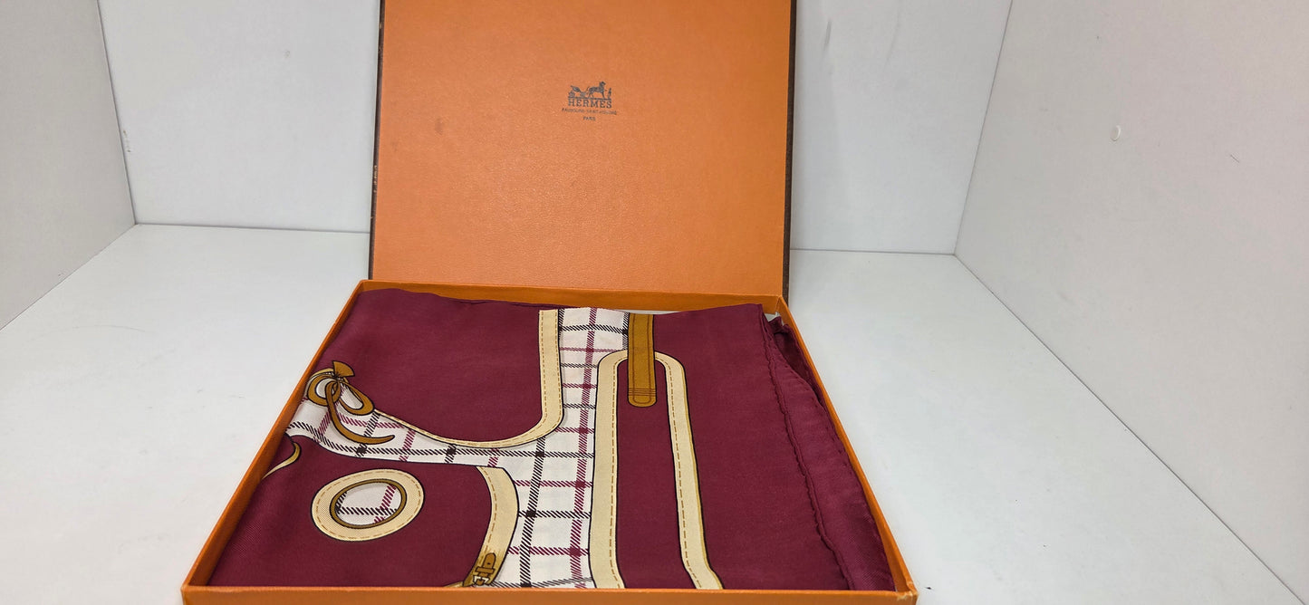 Carré Hermès en twill de soie intitulé "Camails "