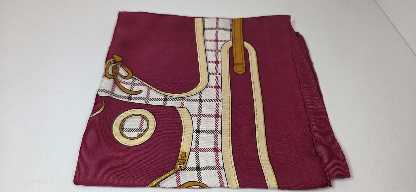 Carré Hermès en twill de soie intitulé "Camails "