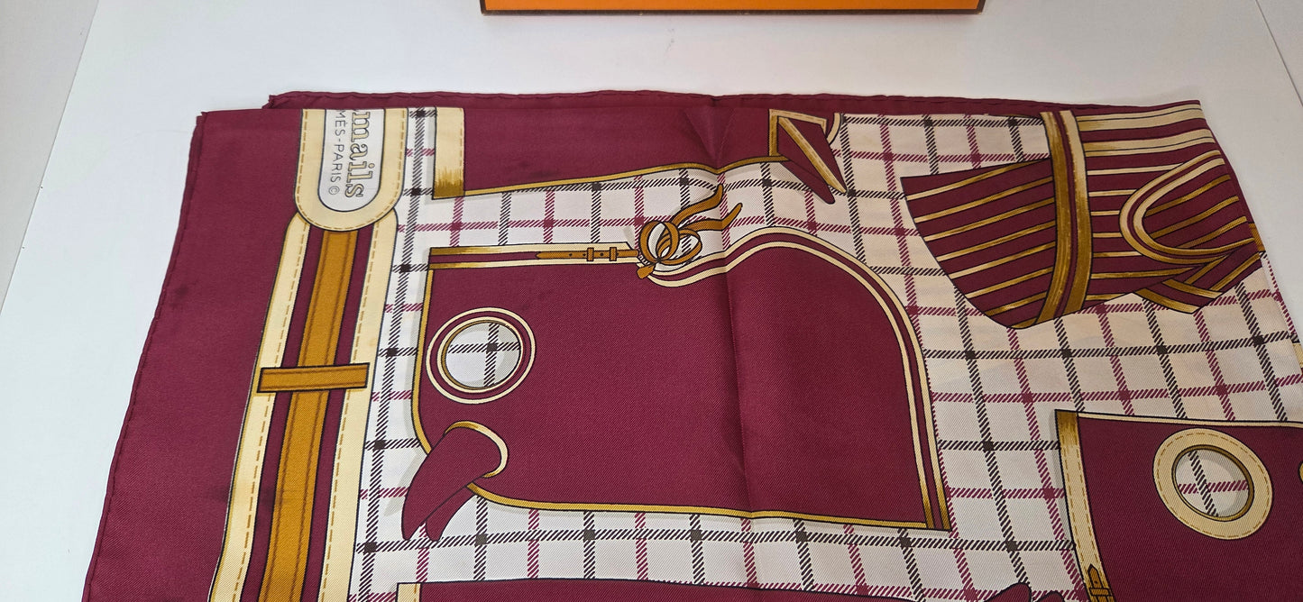 Carré Hermès en twill de soie intitulé "Camails "