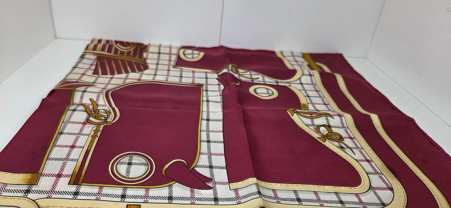 Carré Hermès en twill de soie intitulé "Camails "