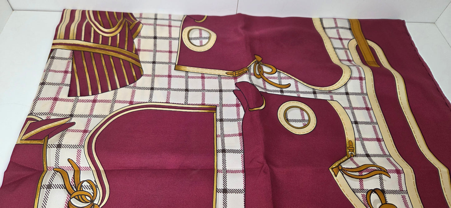 Carré Hermès en twill de soie intitulé "Camails "