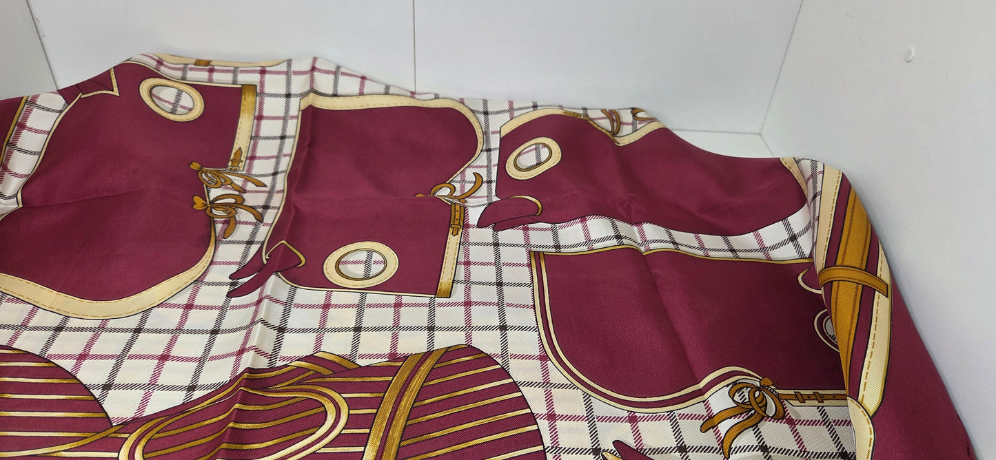 Carré Hermès en twill de soie intitulé "Camails "