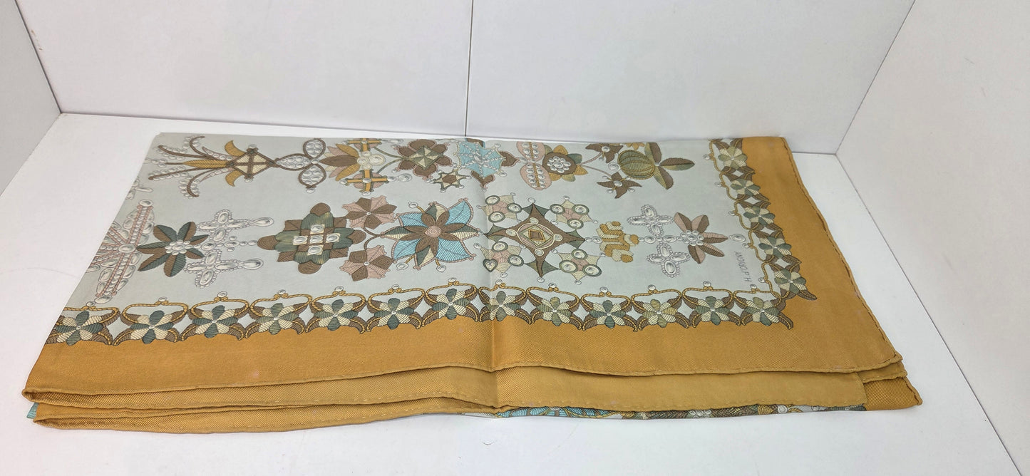 Carré Hermès en twill de soie intitulé "Sheherazade"