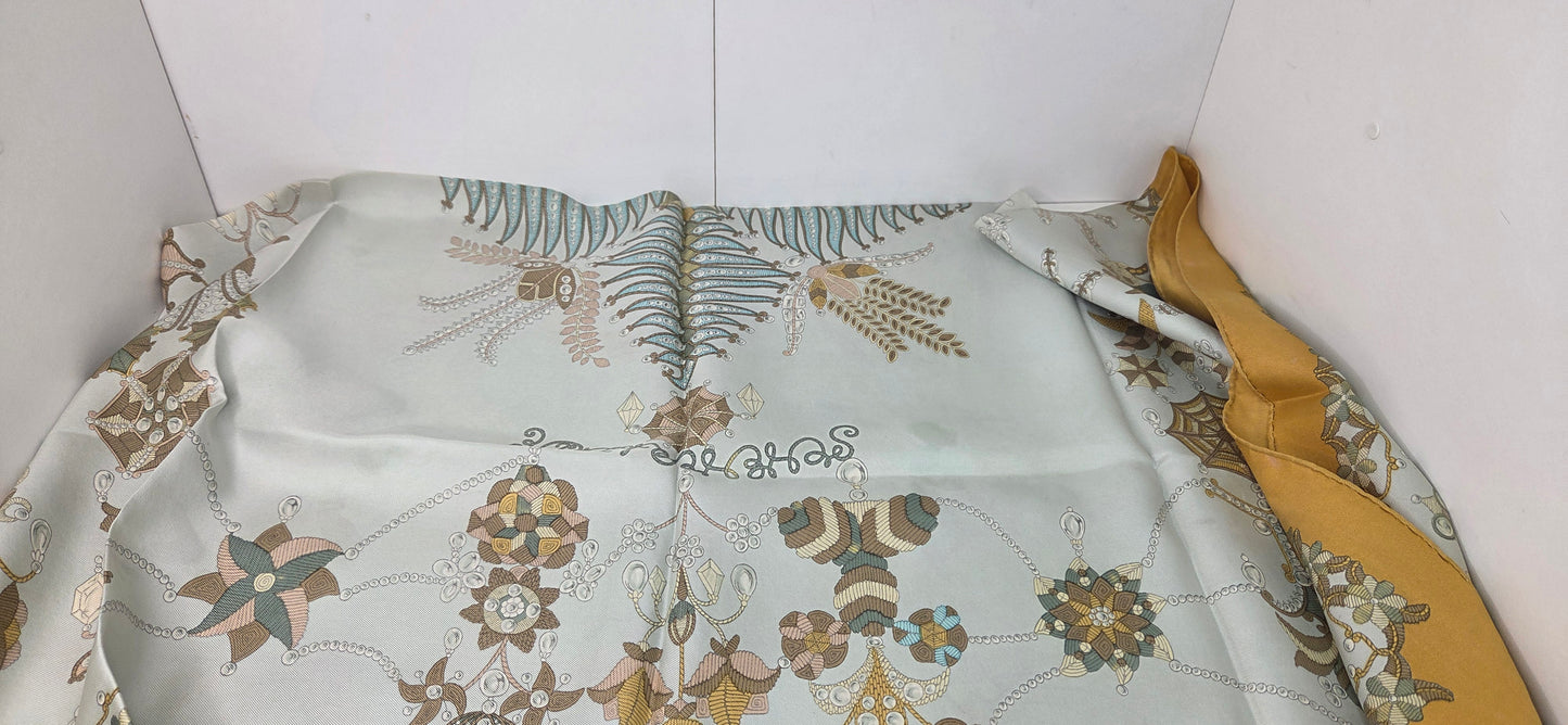 Carré Hermès en twill de soie intitulé "Sheherazade"
