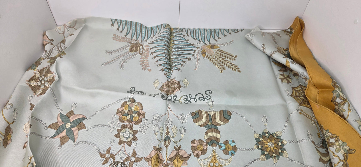 Carré Hermès en twill de soie intitulé "Sheherazade"