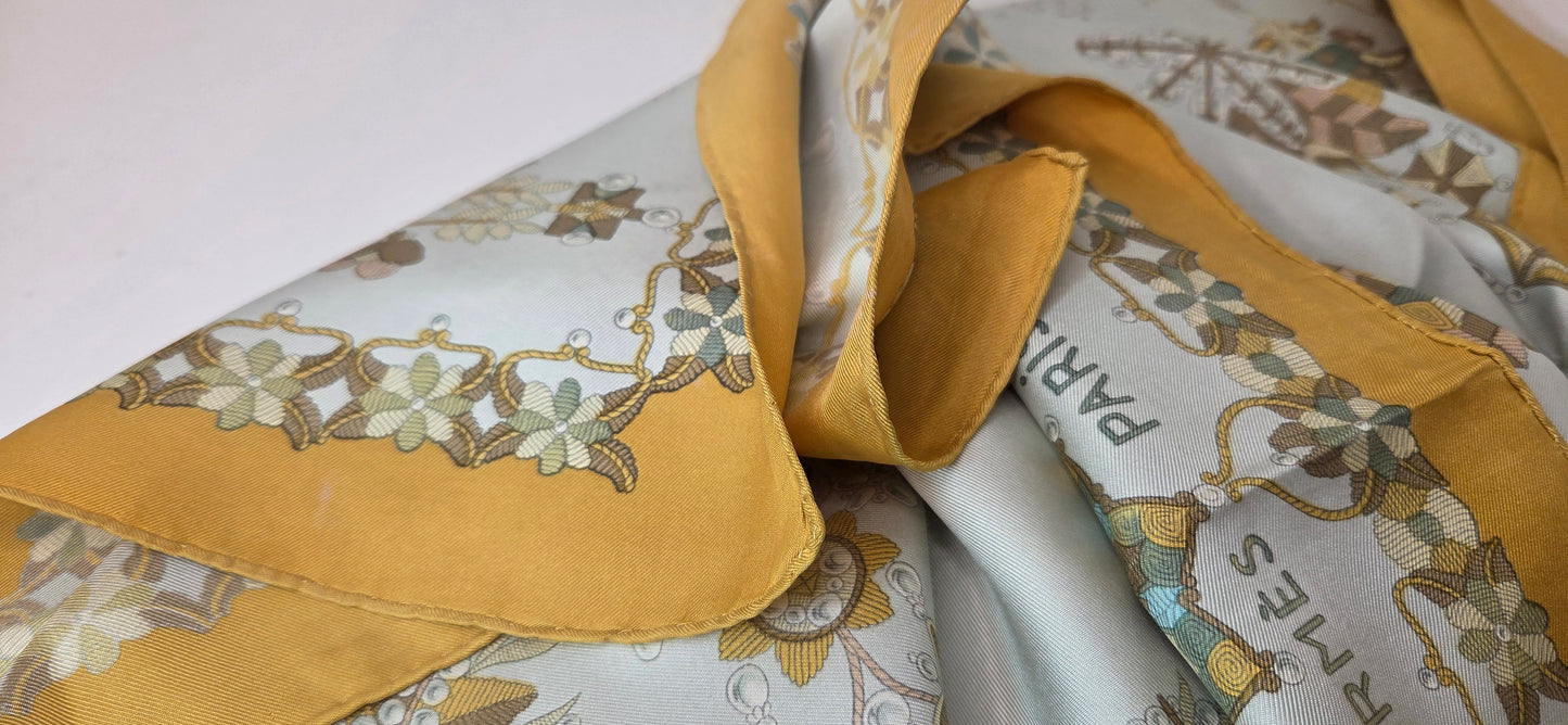 Carré Hermès en twill de soie intitulé "Sheherazade"