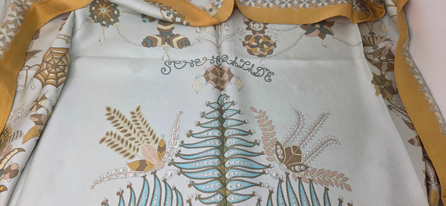Carré Hermès en twill de soie intitulé "Sheherazade"