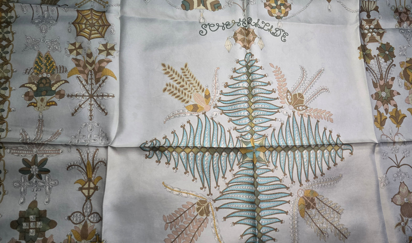 Carré Hermès en twill de soie intitulé "Sheherazade"