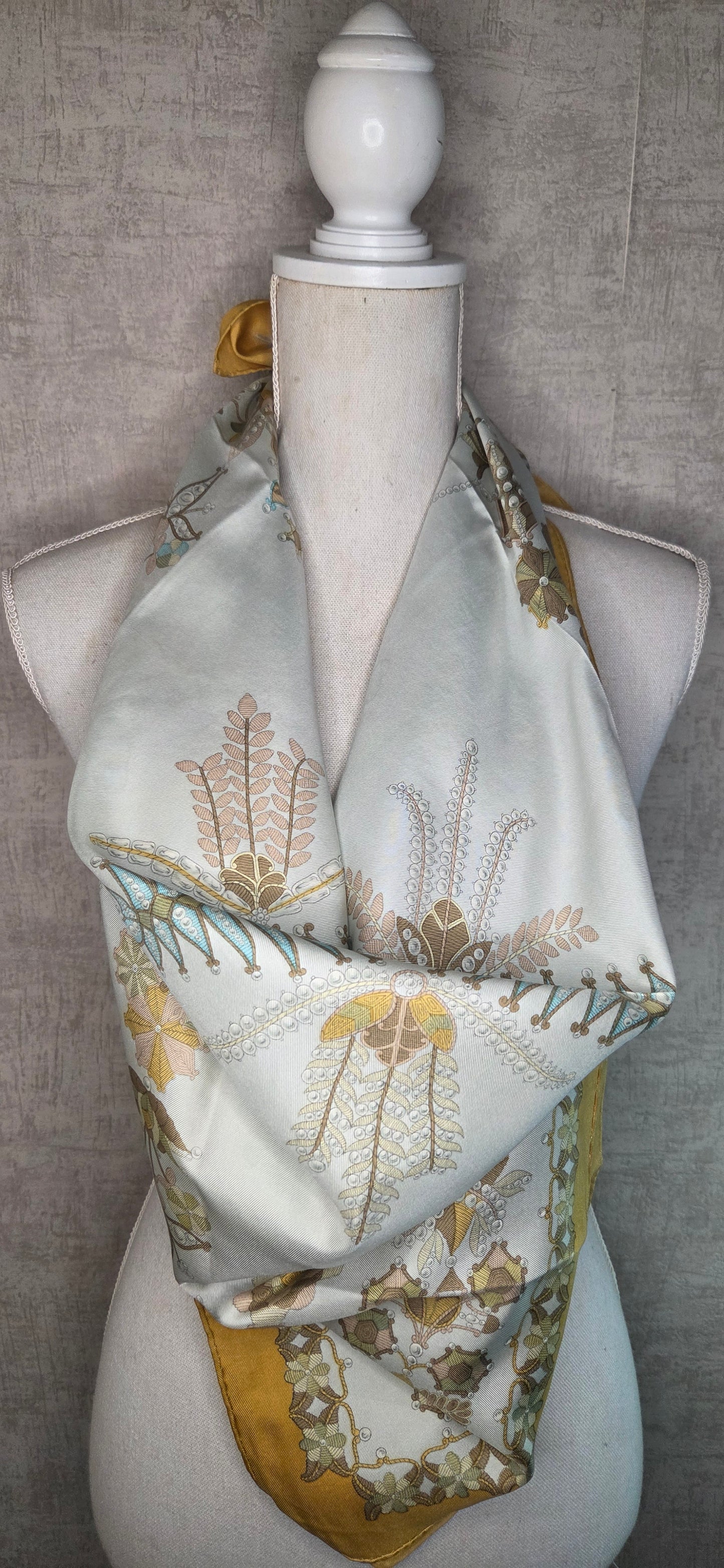 Carré Hermès en twill de soie intitulé "Sheherazade"