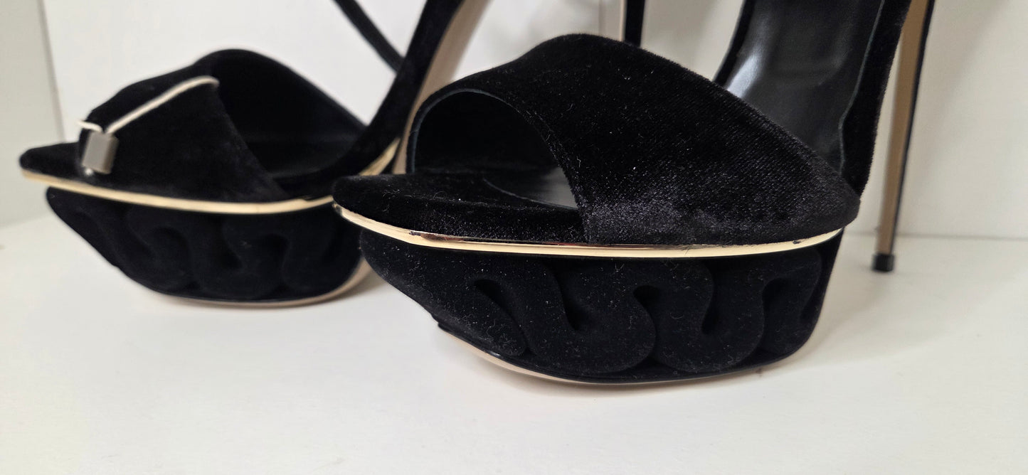 Le Silla Heels/Escarpins T40