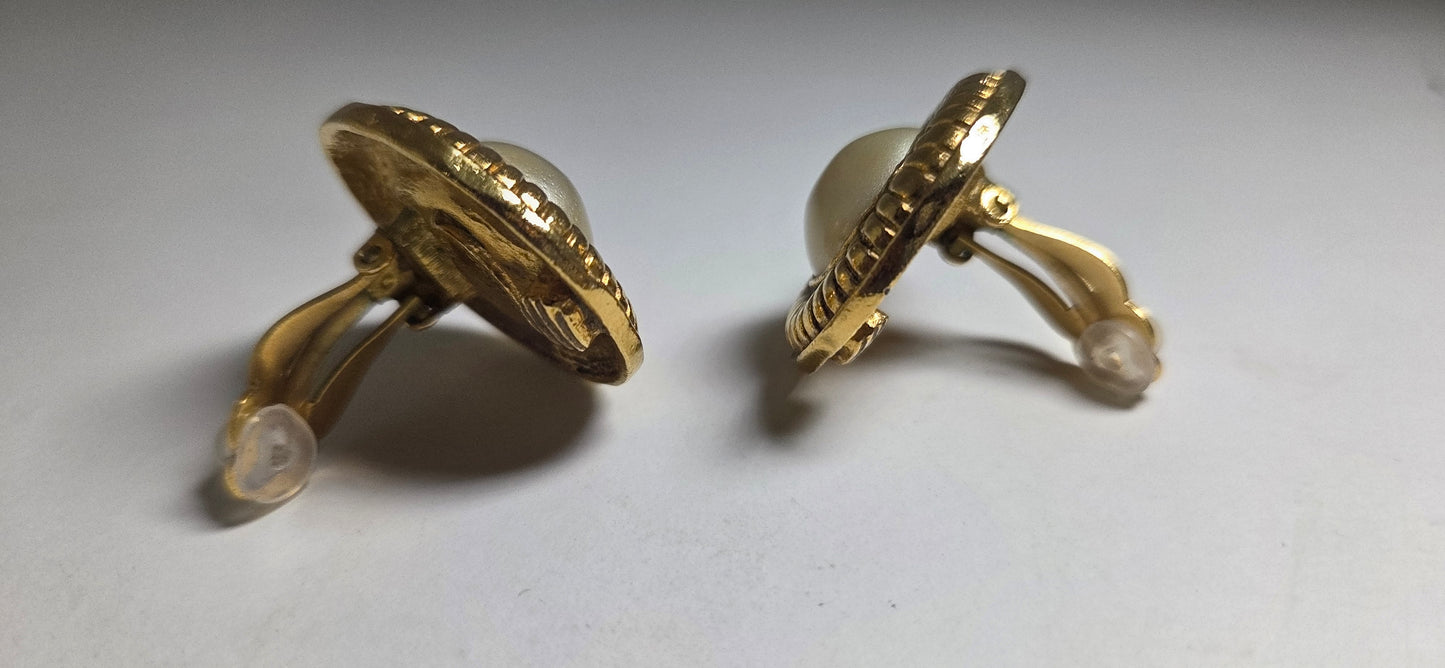 Chanel Earrings Vintage Good