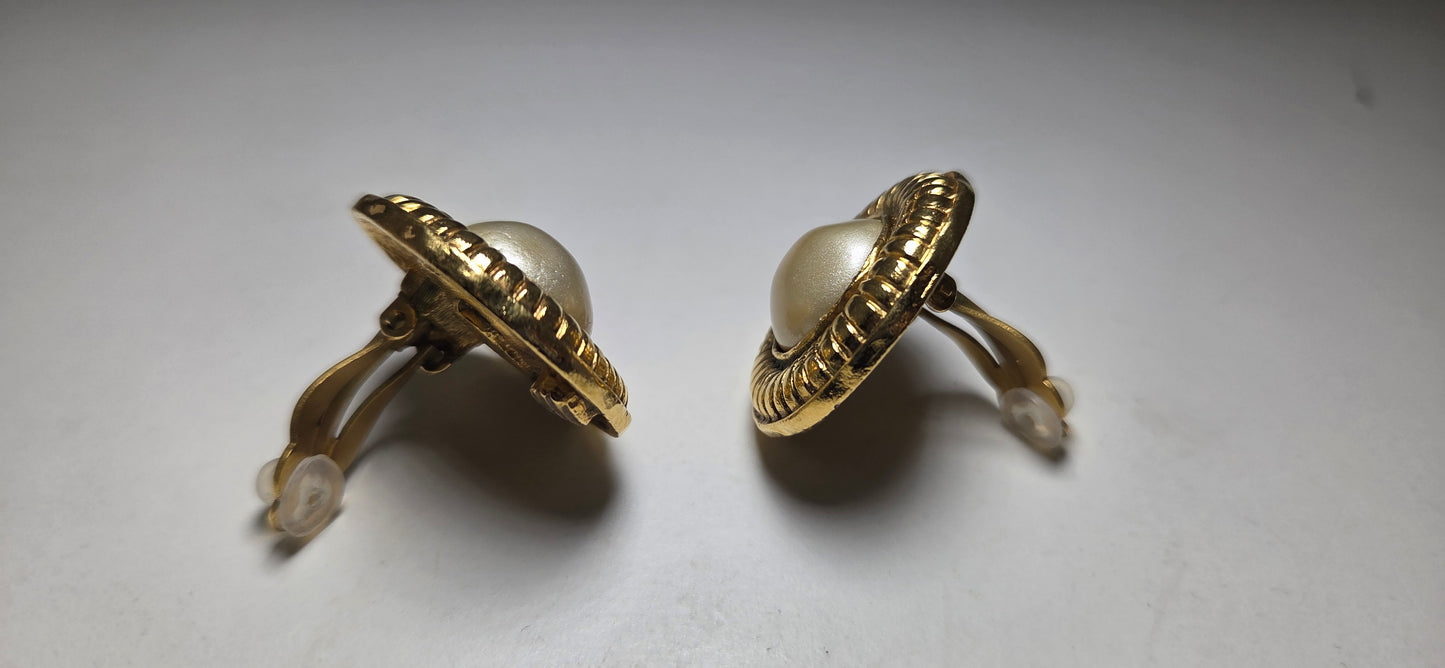 Chanel Earrings Vintage Good