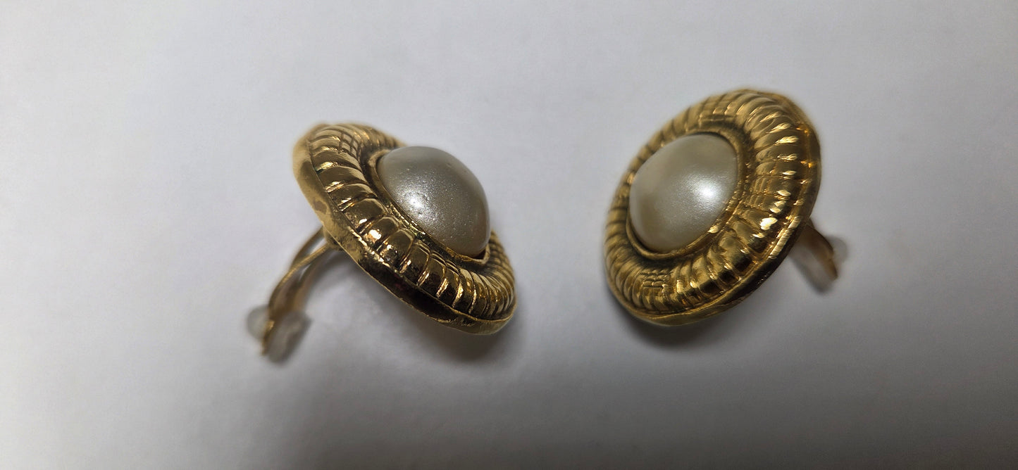 Chanel Earrings Vintage Good