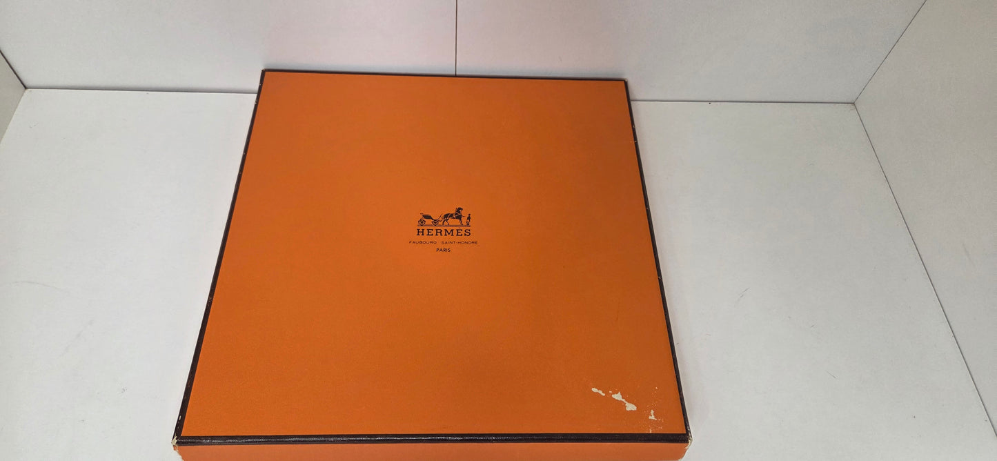 Carré Hermès en twill de soie intitulé " Le Cheval Turc "
